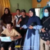 Relawan Bogor Sehat Bersama Beberapa Lembaga Berikan Bantuan Kursi Roda Untuk Warga Cikaret