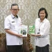 Sekdaprov Fahrizal Darminto Terima Hasil Long From Sensus  Penduduk 2020 dari Kepala BPS Lampung