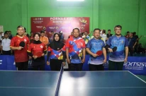 Tim Tenis Meja Eksekutif Kontingen Lampung Taklukan Tim Kemenpora Pada Ajang PORNAS KORPRI XVI Semarang