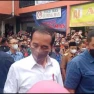 Lakukan Kunjungan ke Pasar Gunung Batu, Presiden Jokowi Berikan Bantuan Kepada Warga dan Pedagang