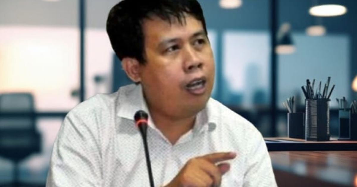 Center for Budget Analysis (CBA). Direktur Eksekutif CBA, Uchok Sky Khadafi