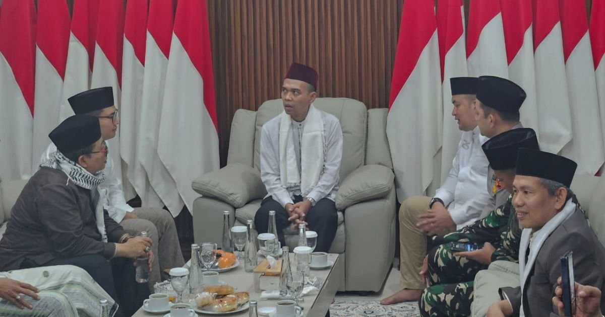 Malam Isra Mi’raj di Masjid Nurul Wathon Pakansari: Ustadz Abdul Somad dan Ricky Kurniawan Bertemu Kembali