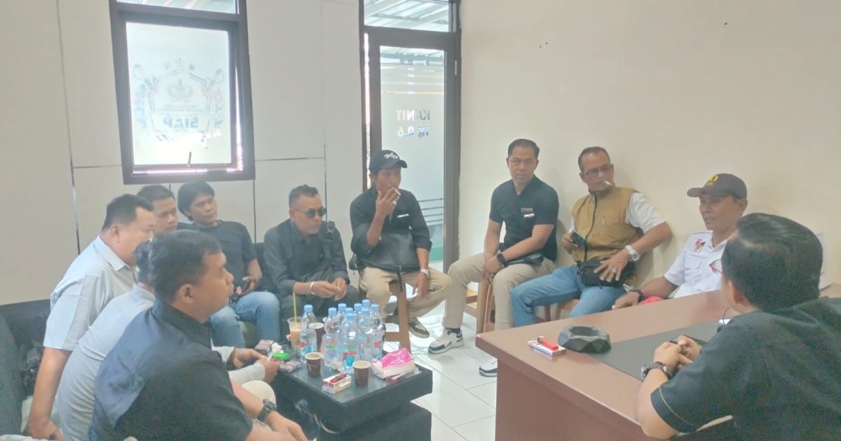 Warga Datangi Polsek Cisoka Minta APH Larang Dum Truk Lintasi Wilayah, Ini Sebabnya