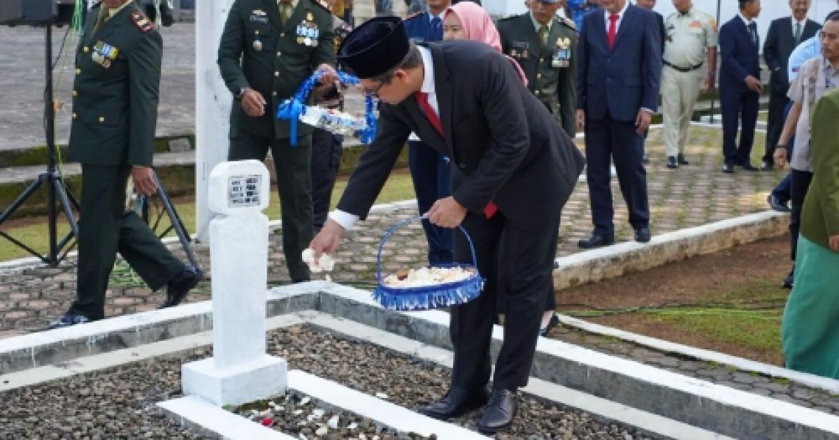 Peringati Hari Pahlawan Wabup Subang Hadiri Ziarah Nasional dan Tabur Bunga