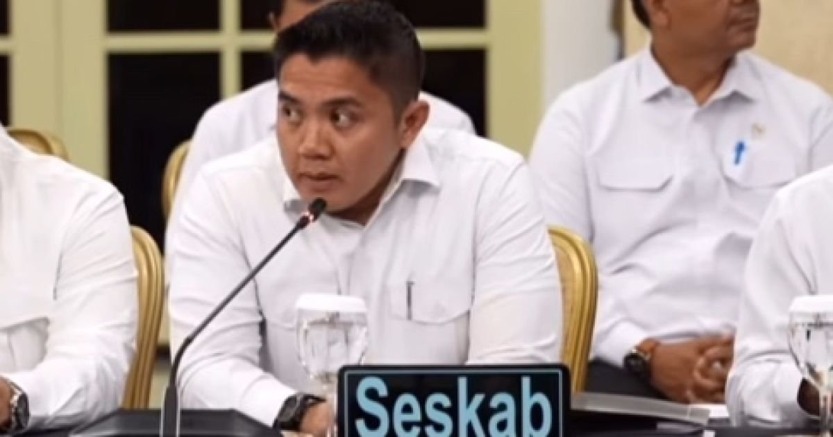 Sekretaris Kabinet (Seskab) Teddy Indra Wijaya menyoroti maraknya konten sensasional terkait bencana alam