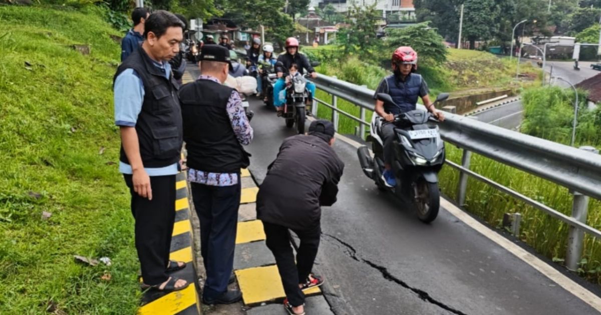 Cuaca Ekstrem Picu Keretakan Jalan Saleh Danasasmita, Dedie Rachim Instruksikan Penutupan Jalur
