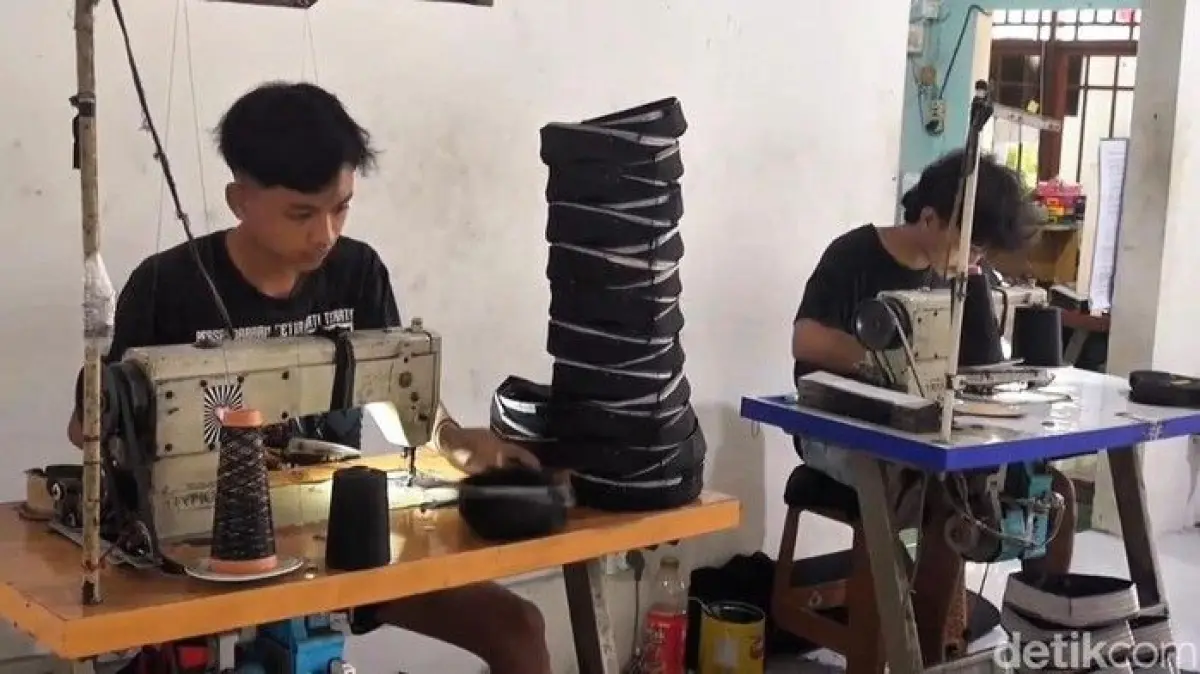 Berkah Ramadan 2026: Produksi Songkok Lamongan Tembus 9.000 Kodi per Bulan