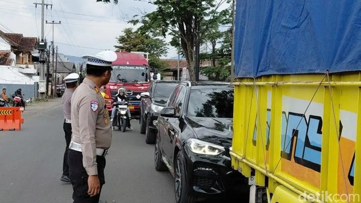 Jelang Ramadan 2026, Arus Lalu Lintas di Jalur Kadungora Garut Padat Merayap