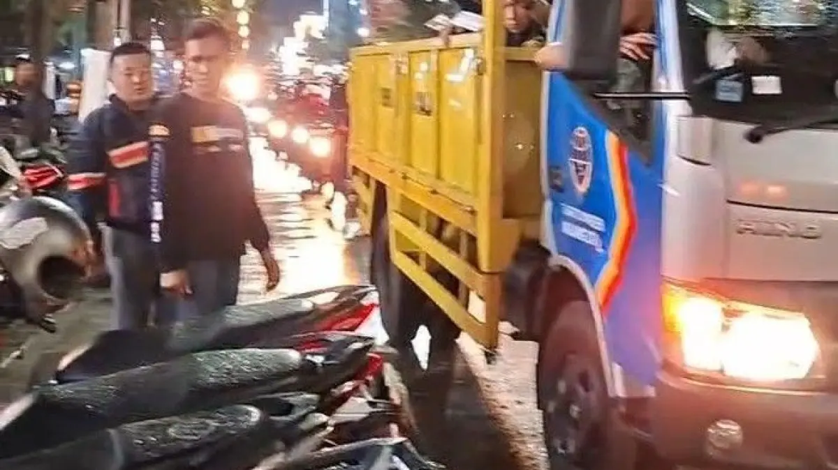 Dishub Malang Tertibkan Parkir Liar di Kayutangan Heritage untuk Urai Kemacetan