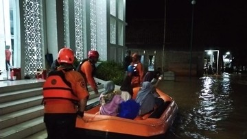 Tanggul Sungai Citalahab Jebol, Ratusan Rumah di Ciamis Terendam Banjir