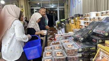 Jelang Ramadan, Penjualan Kurma di Sukabumi Melonjak Drastis Hingga 75 Persen