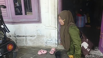 Pantang Menyerah, Guru Ngaji Difabel Indramayu Ini Jadi Pelita Anak Desa