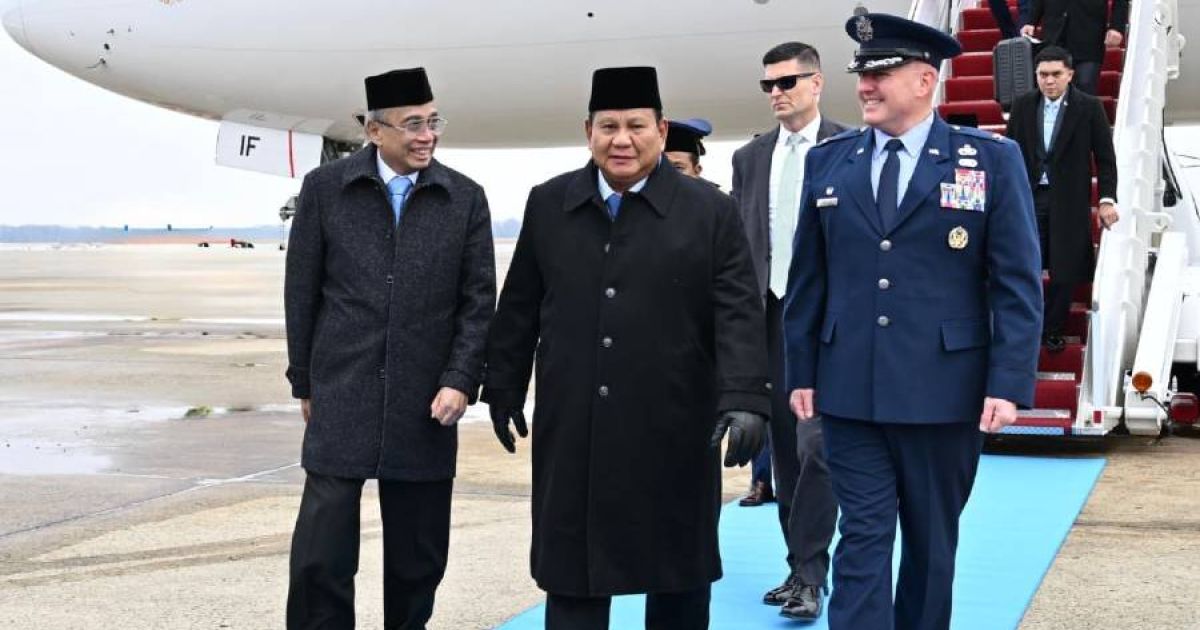 Presiden RI Prabowo Subianto (tengah) Tiba di Amerika Serikat (AS) pada Selasa (17/2/2026) pukul 11.55 waktu setempat. (Dok: BPMI via Bloomberg Technoz)