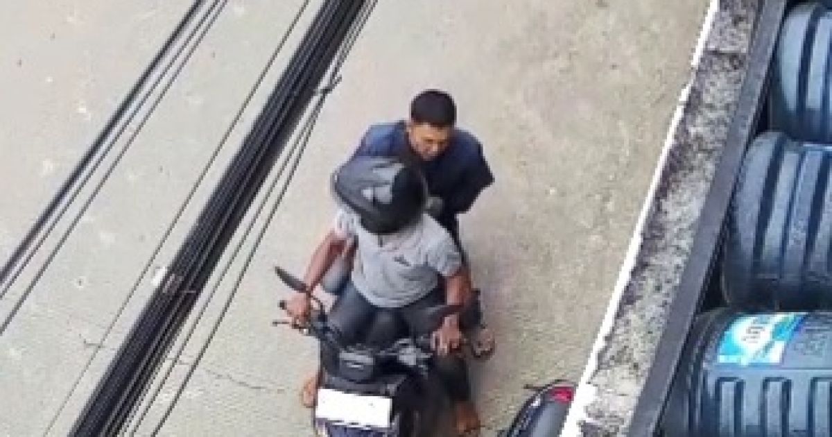Motor Honda Scoopy Digondol Maling di Cicadas Gunung Putri, Aksi 2 Pelaku Terekam CCTV