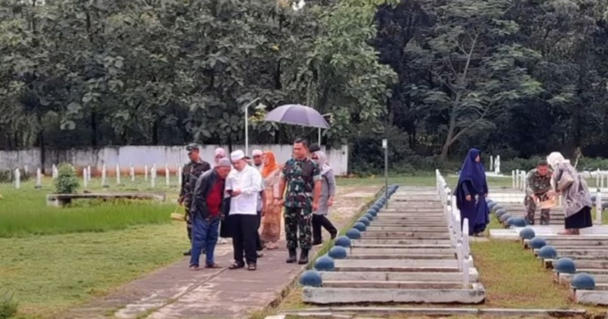 Ilustrasi: Dandim Kota Cirebon Letkol Arm Drajat Santoso Kawal Jenderal (Purn) Dudung Abdurachman Ziarah ke Makam Orang Tua di TMP Kesenden