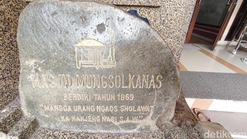 Menilik Jejak Sejarah Sukarno di Masjid Tertua Bandung Mungsolkanas