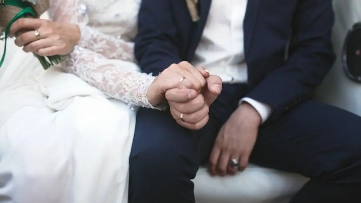 Tren Menikah Merosot Tajam, Benarkah Generasi Muda Alami Trauma Komitmen?