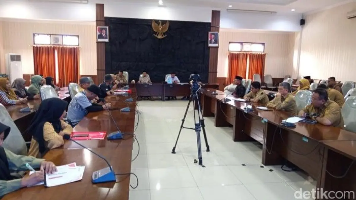 Upaya PKL Lapangan Soepardi Magelang Tinggalkan Kesan Kumuh Lewat Lapak Baru