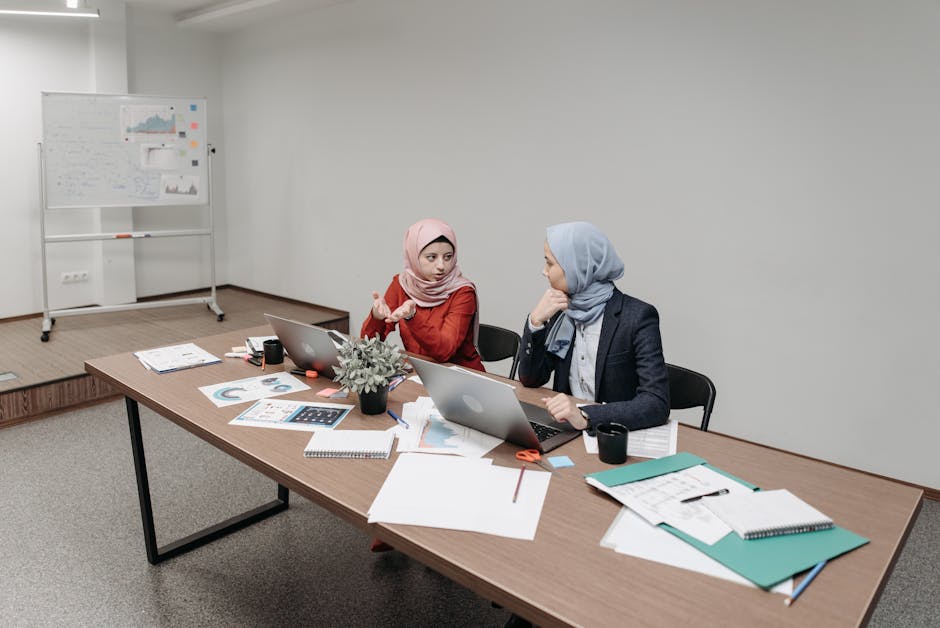 Merajut Ukhuwah di Tengah Badai Perbedaan: Mengembalikan Adab dalam Dialektika Umat