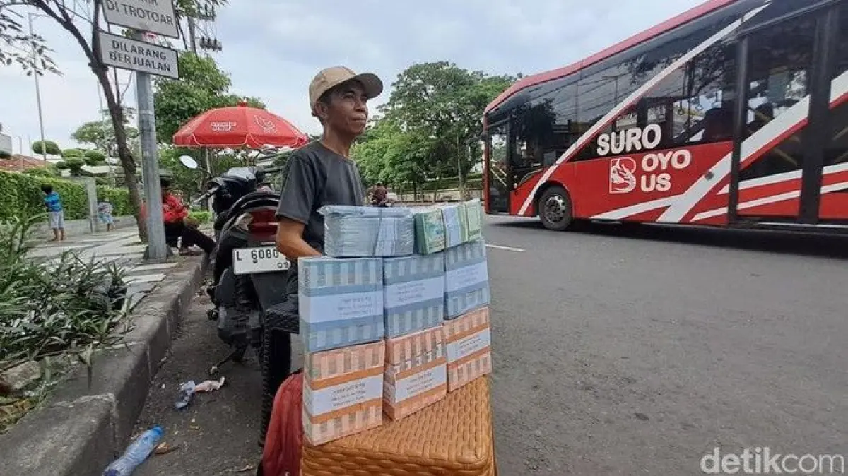 Fenomena Jasa Tukar Uang di Surabaya: Tarif Mulai 13 Persen Sejak Awal Ramadan