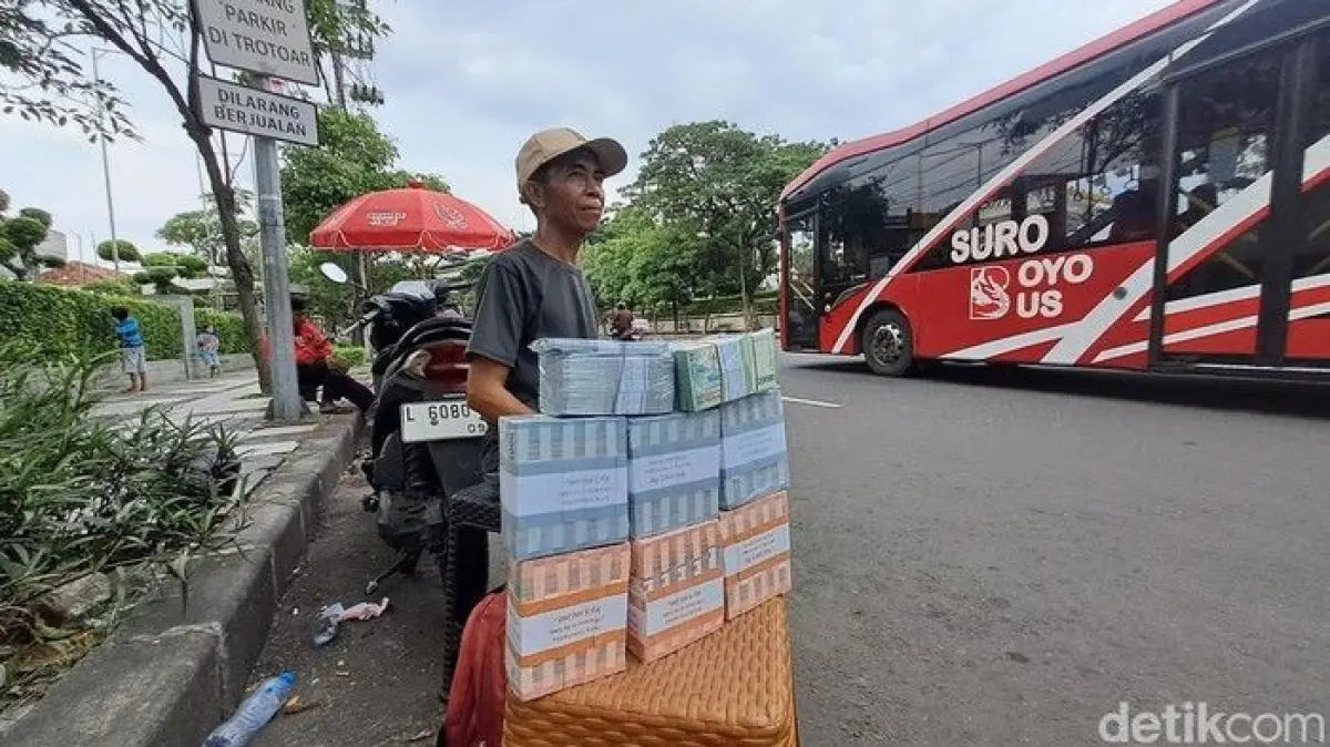 Jasa Tukar Uang Baru di Surabaya Mulai Menjamur, Segini Tarif Jasanya!