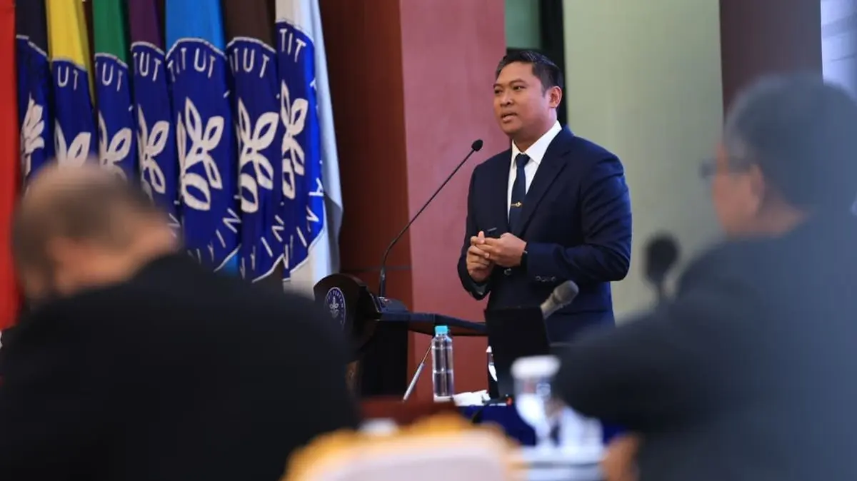 Wakil Menteri Pertanian (Wamentan), Sudaryono saat mempertahankan disertasinya di Auditorium Fakultas Ekonomi dan Manajemen (FEM) IPB University, Bogor, Senin (18/12/2025)