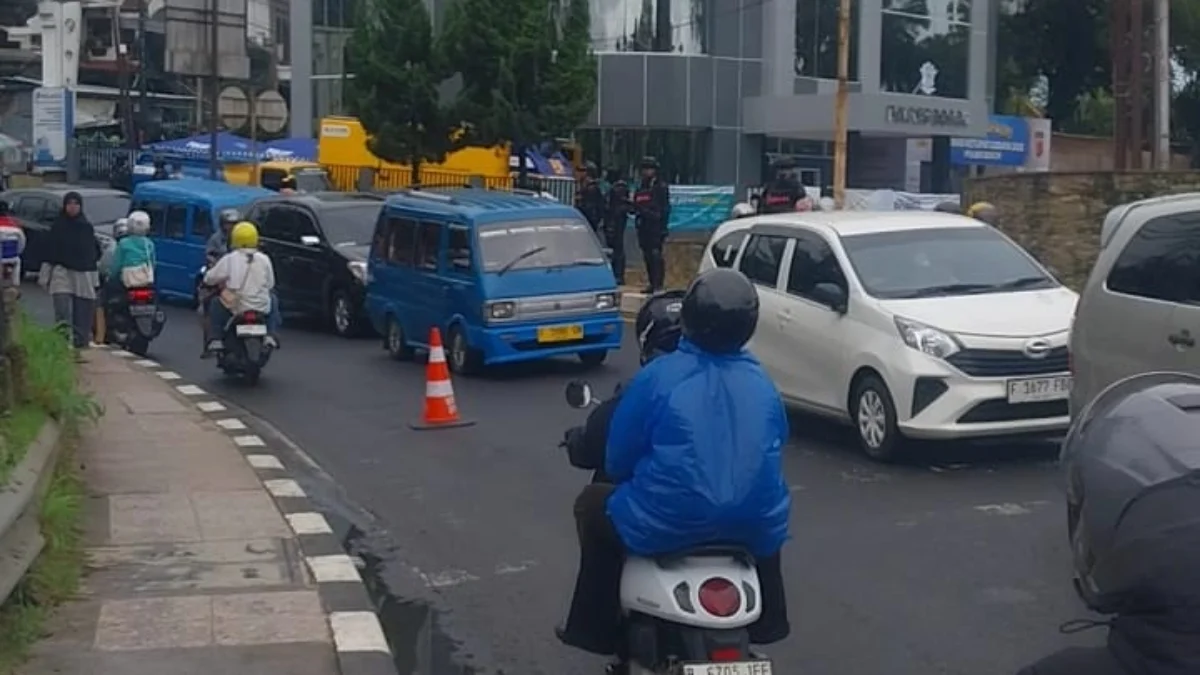Angkot di Kawasan Puncak Bogor. Foto : bogorplus.id