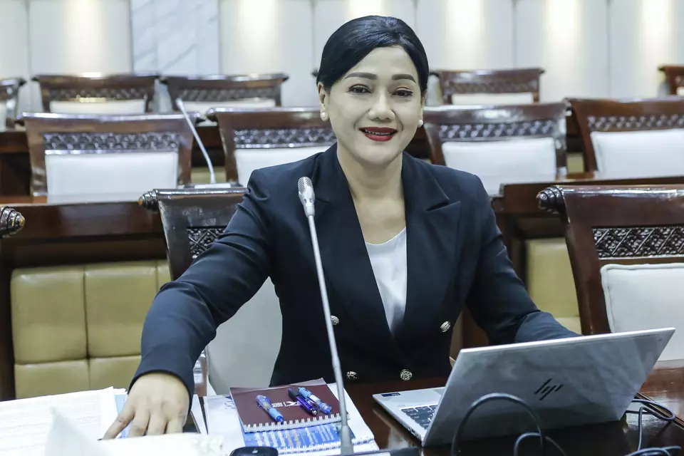 Friderica Widyasari Dewi Resmi Pimpin OJK: Langkah Awal Menavigasi Kompleksitas Sektor Keuangan Nasional
