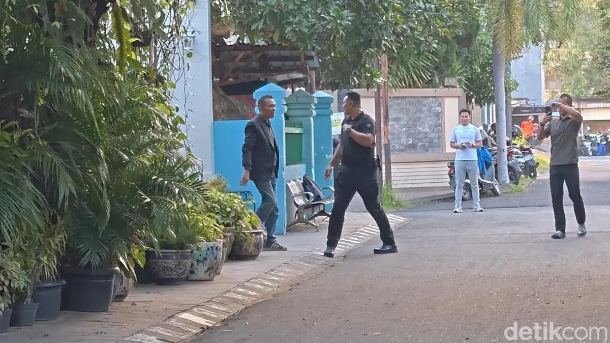 Perkembangan Kasus Ijazah Palsu Jokowi: Tersangka Rismon Sianipar Temui Presiden di Solo Pasca Ajukan RJ