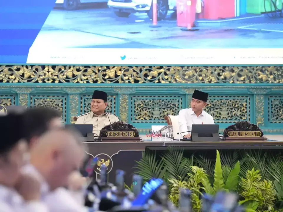 Presiden Prabowo Subianto dan Wakil Presiden Gibran Rakabuming Raka saat Sidang Paripurna Kabinet di Istana Kepresidenan, Jakarta, Jumat 13 Maret 2026. (Tim Media Presiden)