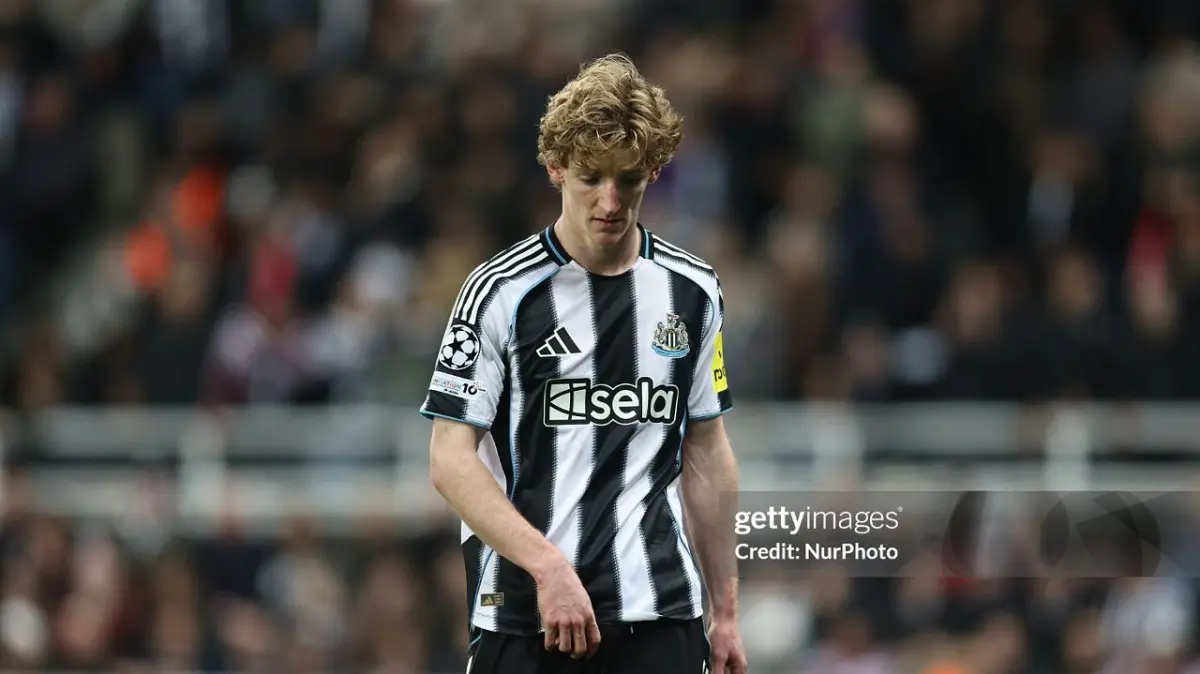 Eddie Howe jelaskan alasan Anthony Gordon dicadangkan. (Foto: Michael Driver/MI News/NurPhoto via Getty Images)