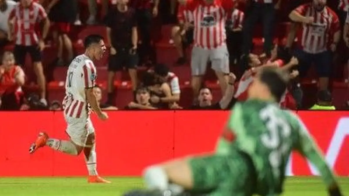 Raja di lantai dan Instituto merayakan di depan Independiente (La Voz del Interior / Javier Ferreyra)