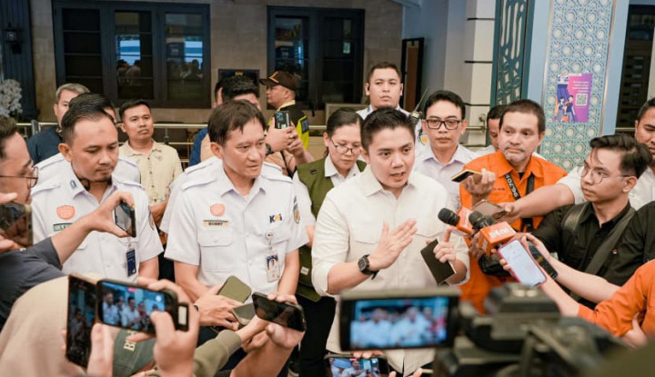 Strategi Seskab Teddy Wujudkan Transportasi Rakyat Murah Lewat Revitalisasi Layanan Kereta Api di Senen