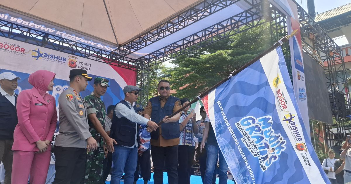Bupati Bogor Rudy Susmanto bersama jajaran Forkopimda memimpin langsung pelepasan ribuan pemudik di area VVIP Stadion Pakansari. Foto : Sandi / bogorplus.id