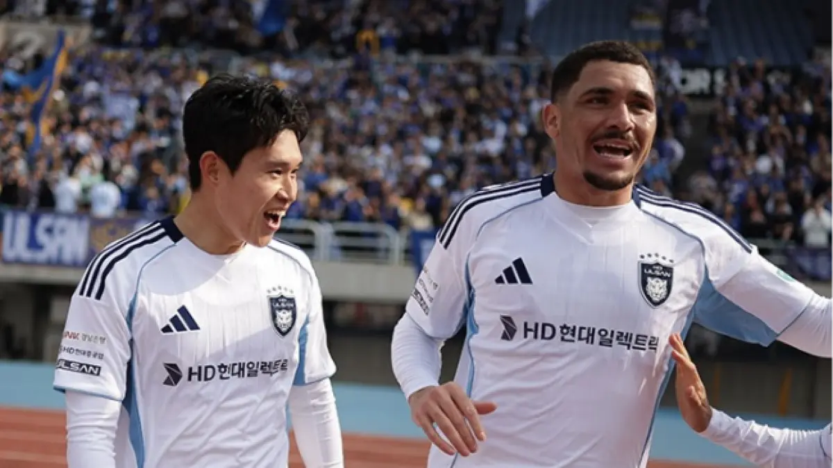 Duet Maut Yago dan Lee Dong-kyung Bawa Ulsan HD Merebut Kembali Puncak Klasemen K-League 1