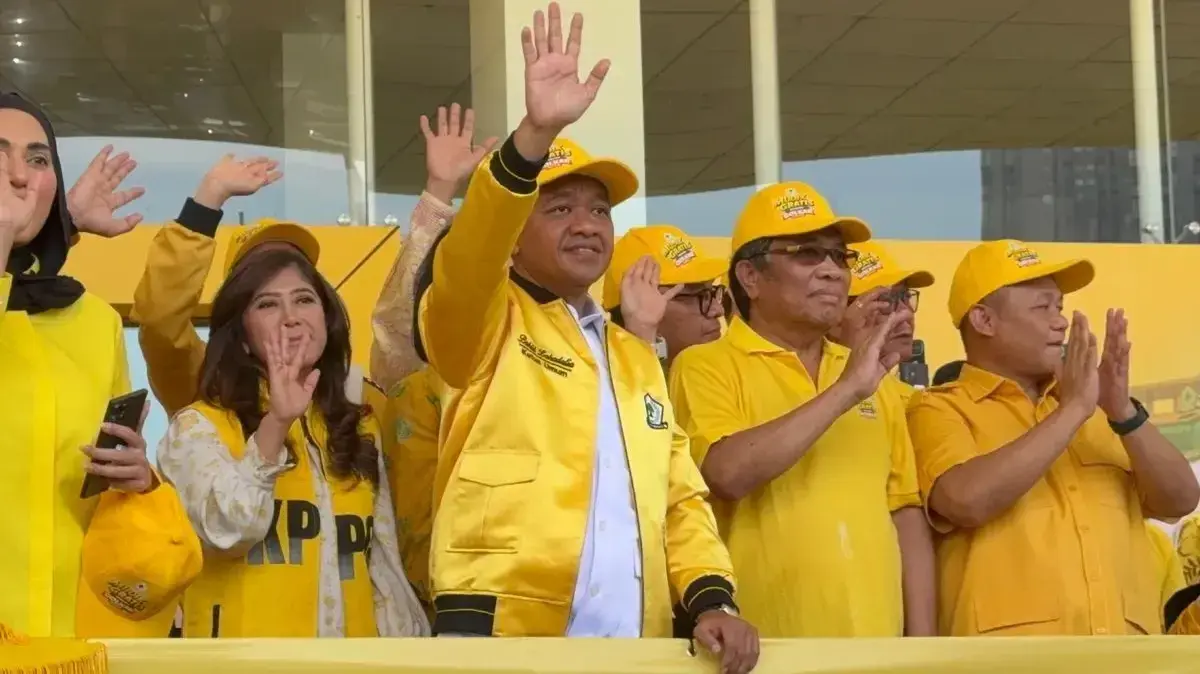 Ketua Umum Partai Golkar Bahlil Lahadalia saat melepas mudik gratis Golkar di kantor DPP Golkar, Jakarta Barat, Selasa (17/3/2026). (KOMPAS.com/ADHYASTA DIRGANTARA)