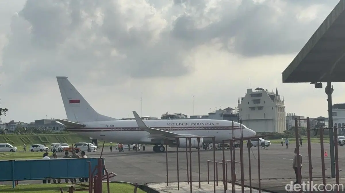 Presiden Prabowo mendarat di Lanud Soewondo, Medan, Sumatera Utara, Jumat (20/3) sore. (Foto: Firda/detikcom )