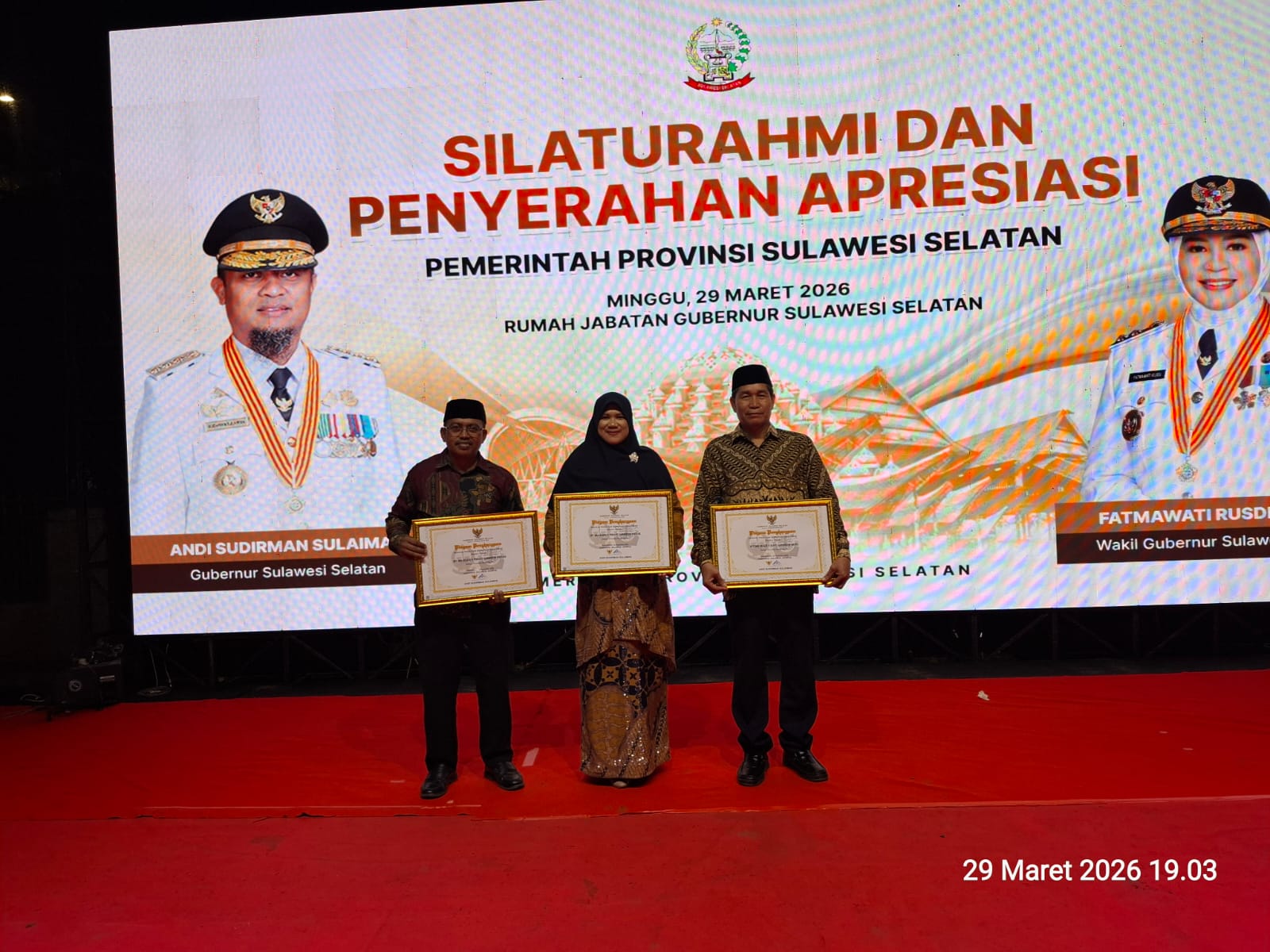 Konsistensi Lingkungan Bawa SMAN 8 Pinrang Raih Penghargaan Adiwiyata Provinsi, Kepala Sekolah Terima Apresiasi Langsung dari Gubernur