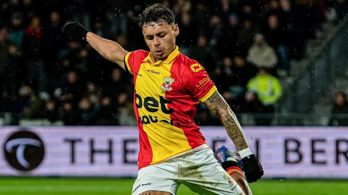 Bek Go Ahead Eagles di Eredivisie 2024/2025, Dean James, berminat untuk dinaturalisasi menjadi Warga Negara Indonesia (WNI) untuk membela Timnas Indonesia. (Bola.com/Dok.Instagram Dean James).