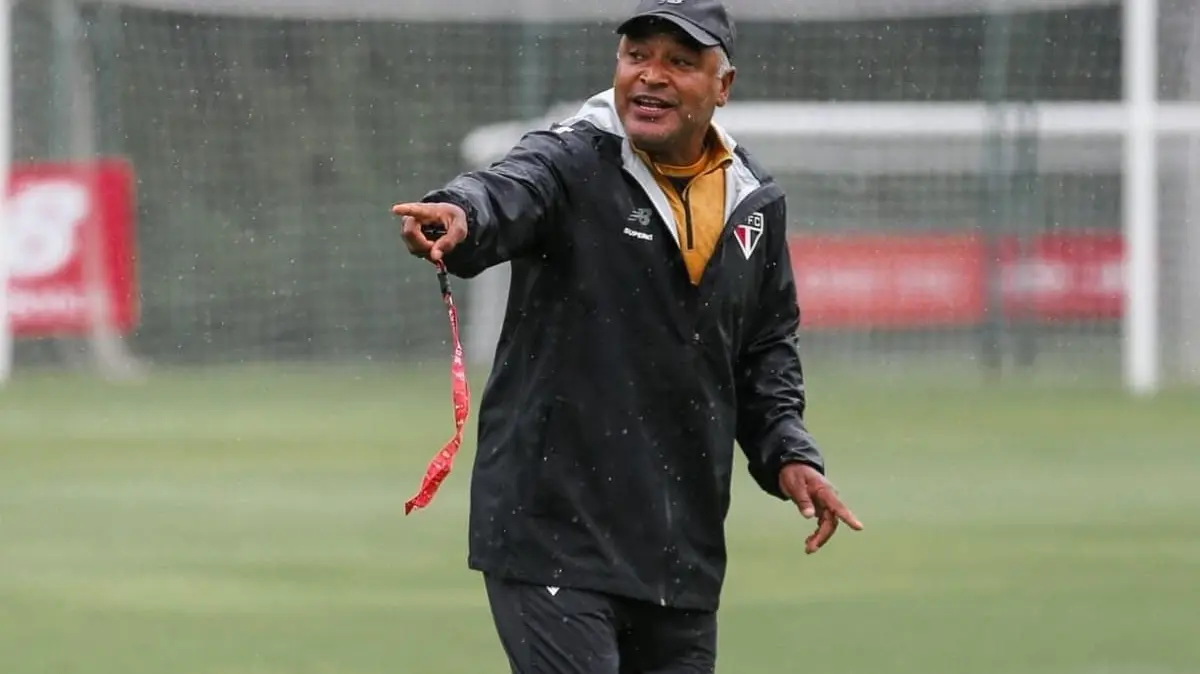 Duel Sengit Brasileirão: Roger Machado Rombak Taktik São Paulo Hadapi Rival Berat Internacional