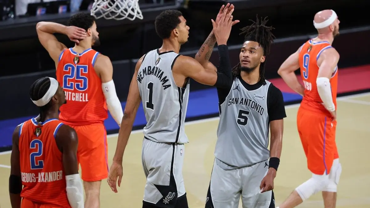 Duel Raksasa NBA: Spurs Perkasa Hadapi Warriors yang Diterpa Badai Cedera di Chase Center