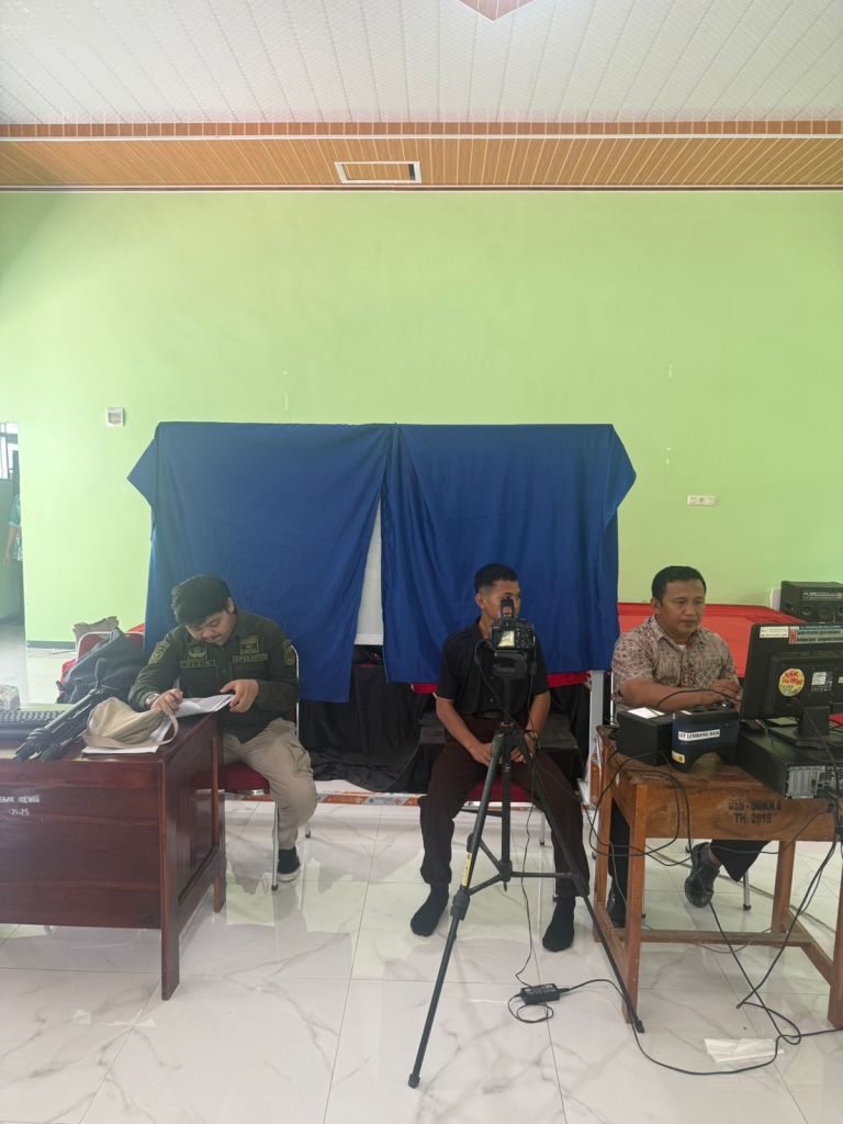 Percepatan Administrasi Kependudukan: Dukcapil Pinrang Jemput Bola Layani Perekaman KTP-el Pelajar di SMKN 8