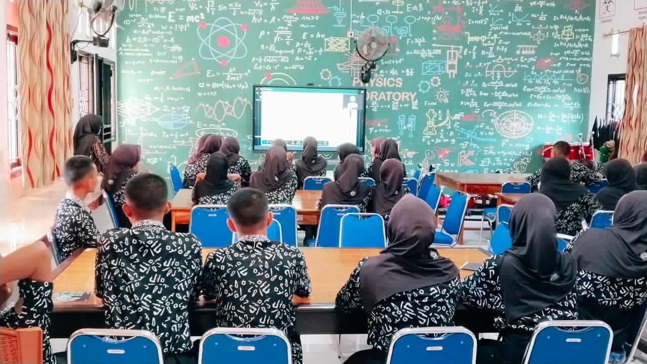 Implementasi Kurikulum 'Smart School' di Pinrang Diperkuat, SMAN 8 Pacu Daya Saing Global Siswa