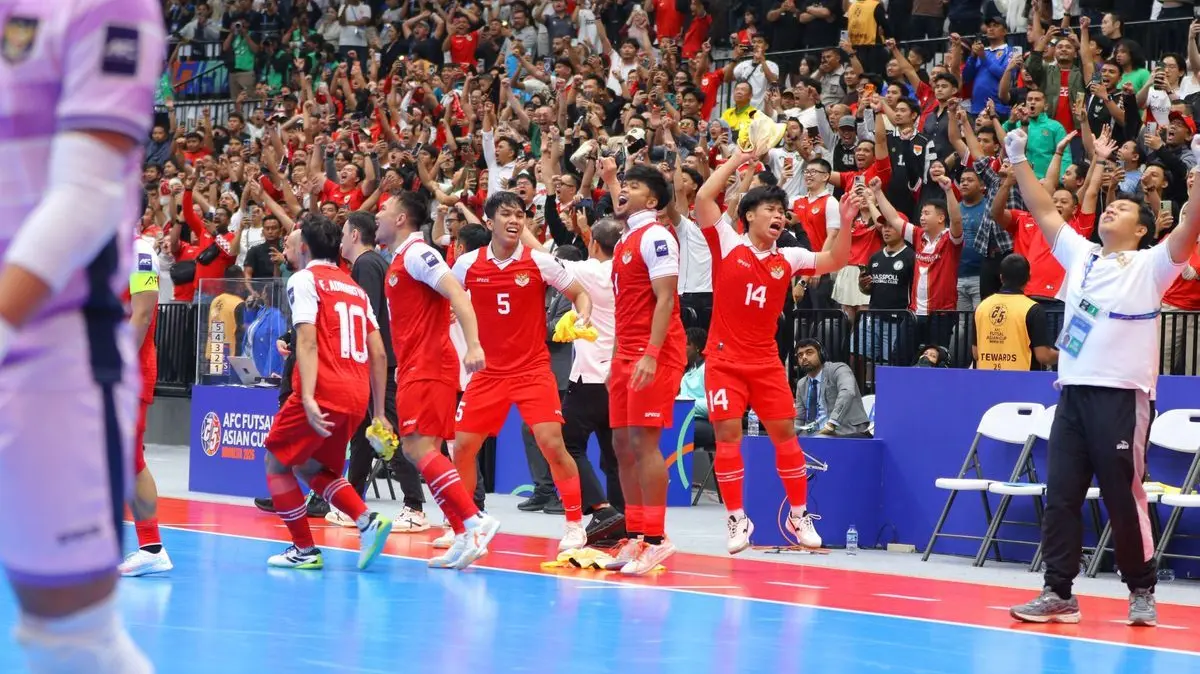 Selebrasi para pemain timnas futsal Indonesia saat mengalahkan Jepang dalam AFC Futsal ASIAN CUP 2026 di Indonesia Arena, Jakarta Pusat, Kamis (6/2/2026). Indonesia berhasil lolos ke babak final.(KOMPAS.com/ANTONIUS ADITYA MAHENDRA)