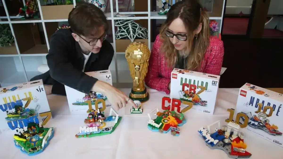 LEGO Perkenalkan Koleksi Eksklusif Empat Bintang Sepak Bola Dunia Jelang Turnamen 2026