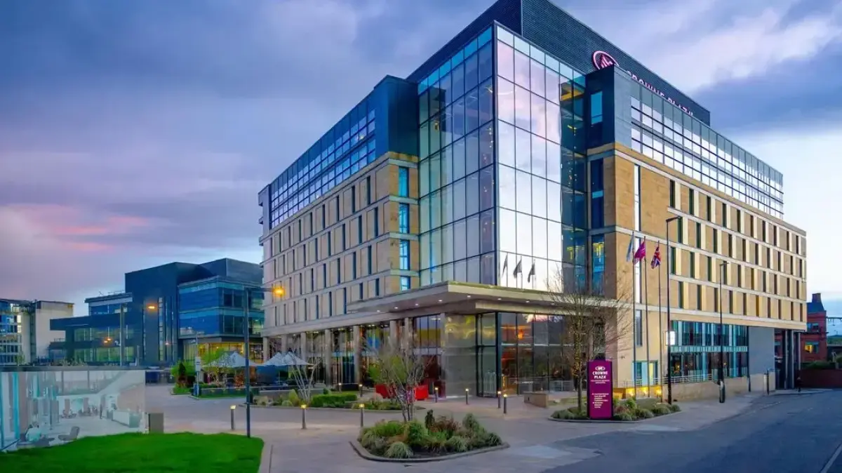 Intip Garasi Setan Merah: Kemewahan Kendaraan Bintang MU dan Sorotan Kontroversial pada Patrick Dorgu