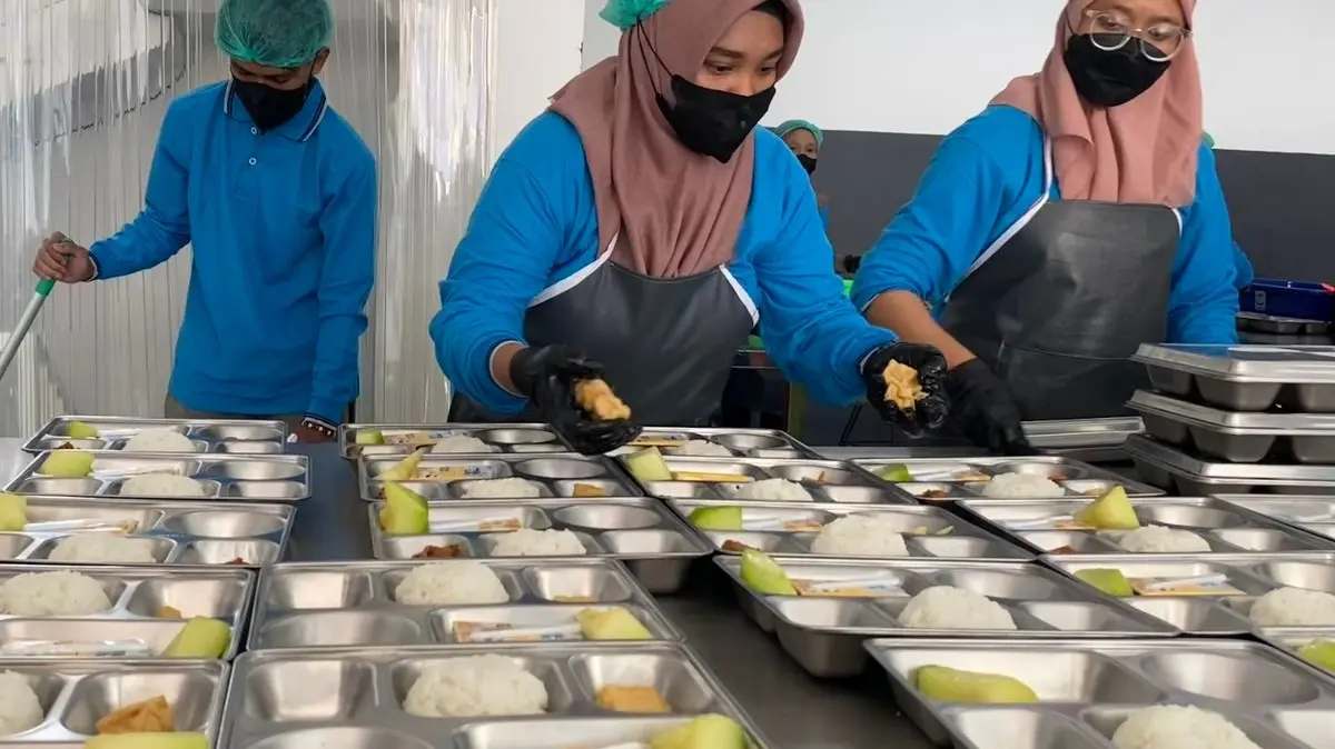 Efisiensi Anggaran Terkerek: Skema Makan Bergizi Gratis Kini Fokus pada Hari Sekolah