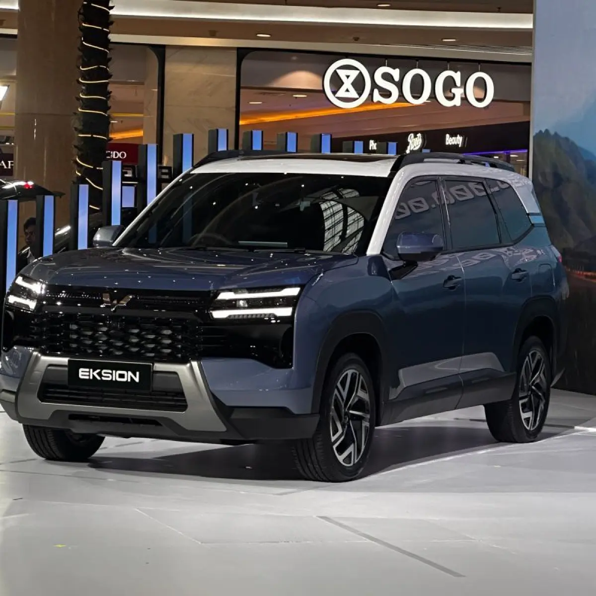 Wuling Eksion Resmi Mengaspal di Jakarta, Tawarkan Opsi Listrik Penuh dan Hybrid Mulai Rp389 Juta