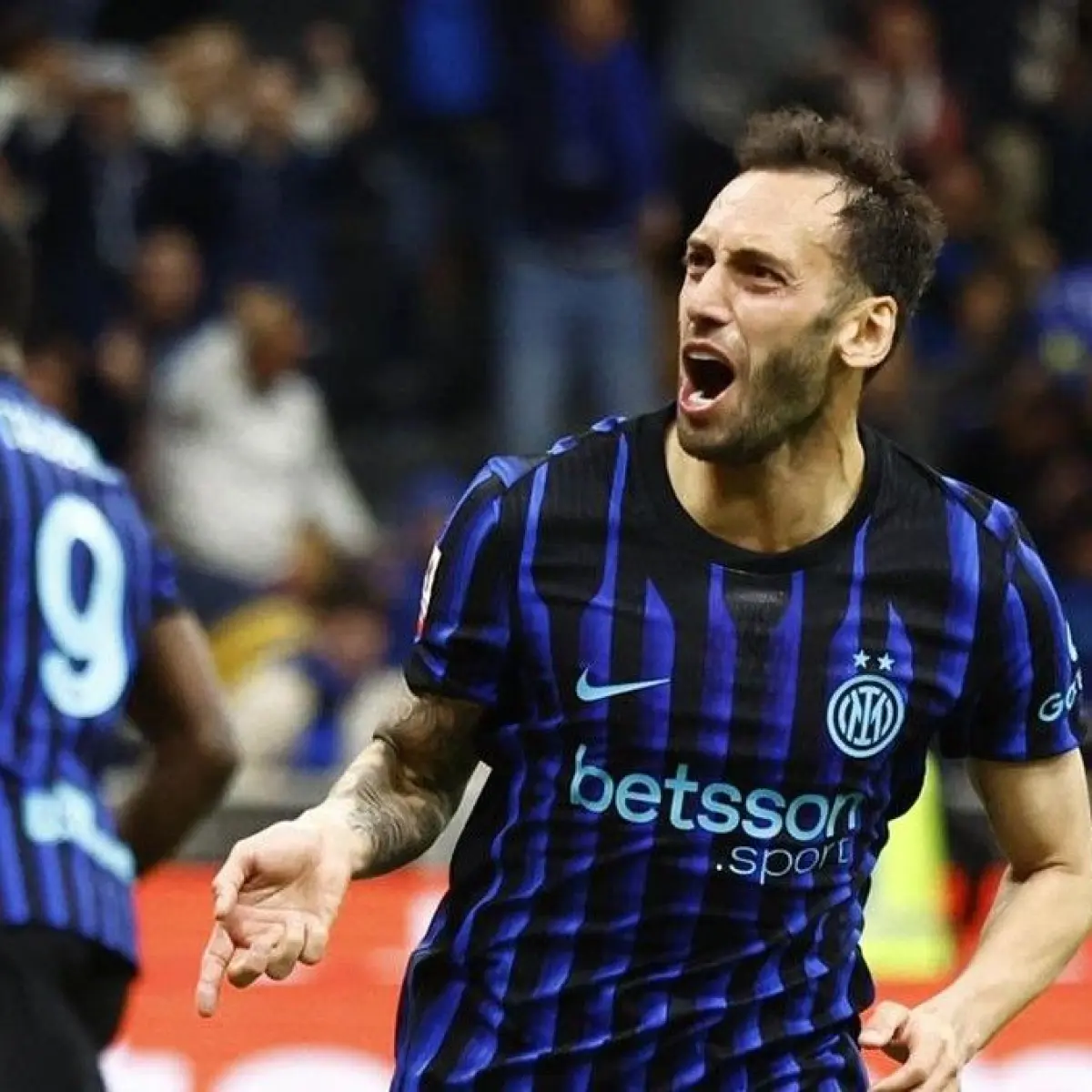 Hakan Calhanoglu tetap di Inter Milan musim depan? (REUTERS/Alessandro Garofalo)