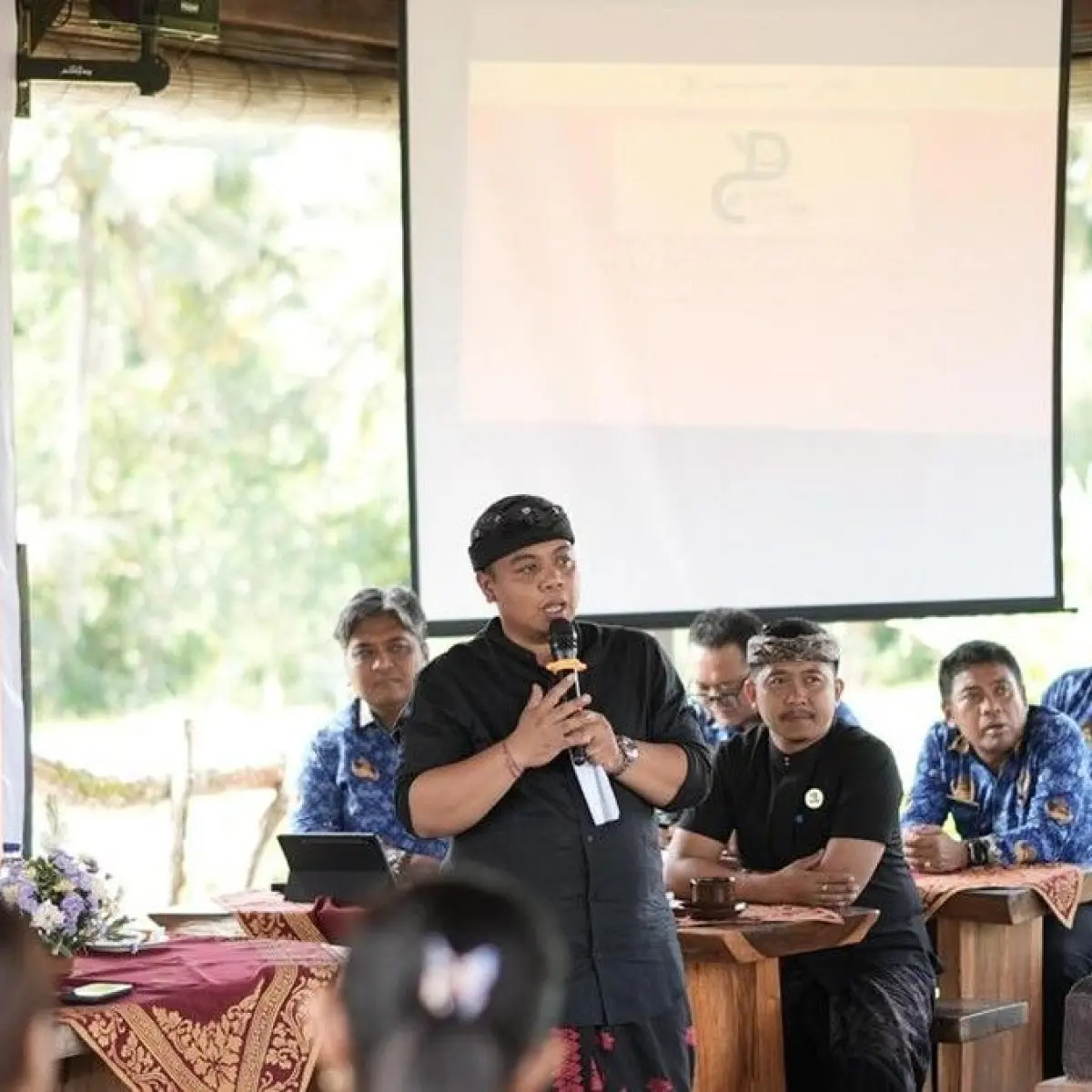 Foto: Program Desa Cantik diteken Kepala BPS Gianyar Maria Iin Maidiana dan Sekda Gianyar I Gusti Bagus Adi Widhya Utama di Puspa Aman Desa Batuan, Kecamatan Sukawati, Kamis (23/4/2026). (Dok. Pemkab Gianyar)